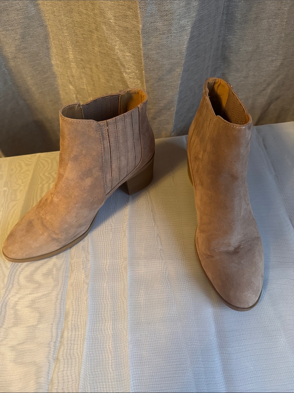 Lulu's Suede Ankle Booties in Taupe